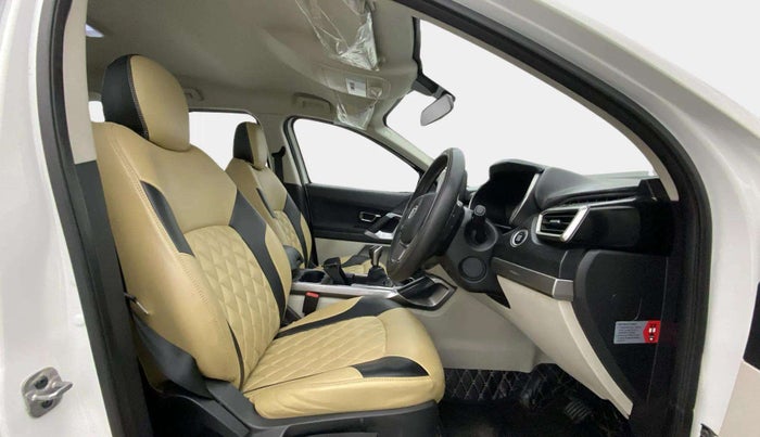 2022 Tata Safari XT, Diesel, Manual, 21,511 km, Right Side Front Door Cabin