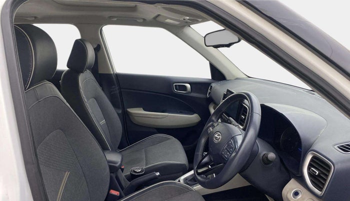 2019 Hyundai VENUE SX PLUS 1.0 TURBO DCT DUAL TONE, Petrol, Automatic, 1,00,800 km, Right Side Front Door Cabin