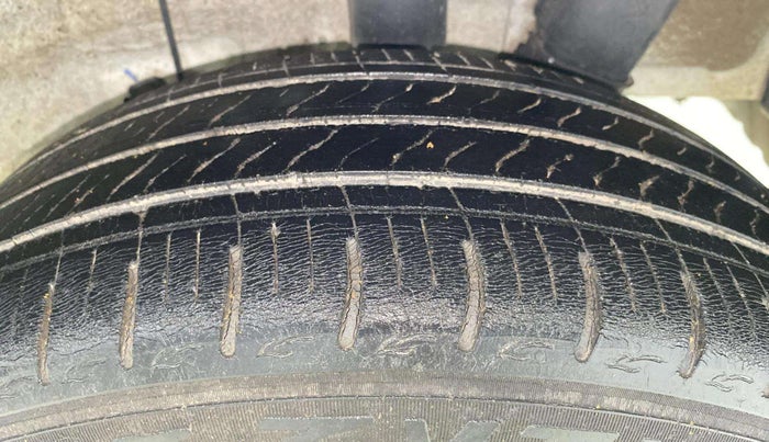 2019 Hyundai GRAND I10 NIOS ASTA 1.2 KAPPA VTVT, CNG, Manual, 37,540 km, Left Rear Tyre Tread
