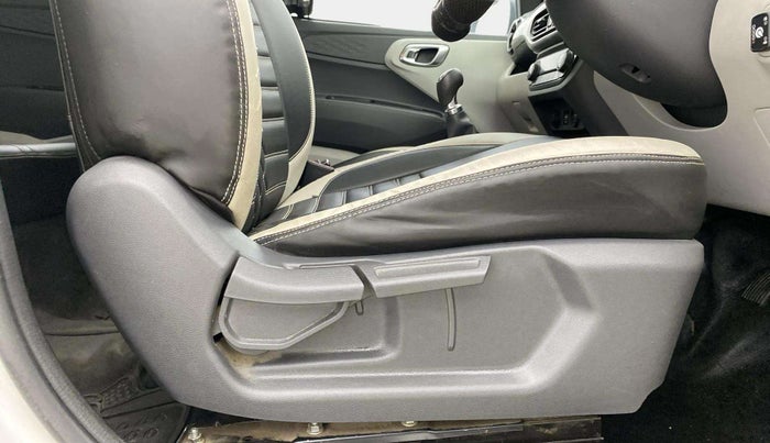 2019 Hyundai GRAND I10 NIOS ASTA 1.2 KAPPA VTVT, CNG, Manual, 37,540 km, Driver Side Adjustment Panel