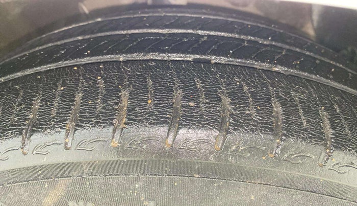 2019 Hyundai GRAND I10 NIOS ASTA 1.2 KAPPA VTVT, CNG, Manual, 37,540 km, Right Front Tyre Tread
