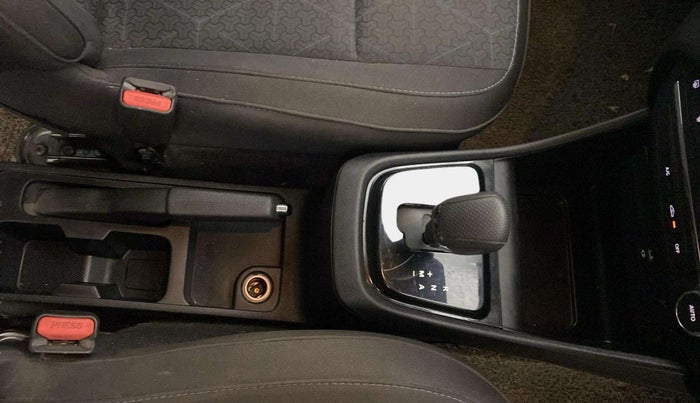 2022 Tata PUNCH CREATIVE AMT 1.2 RTN DUAL TONE, Petrol, Automatic, 34,662 km, Gear Lever