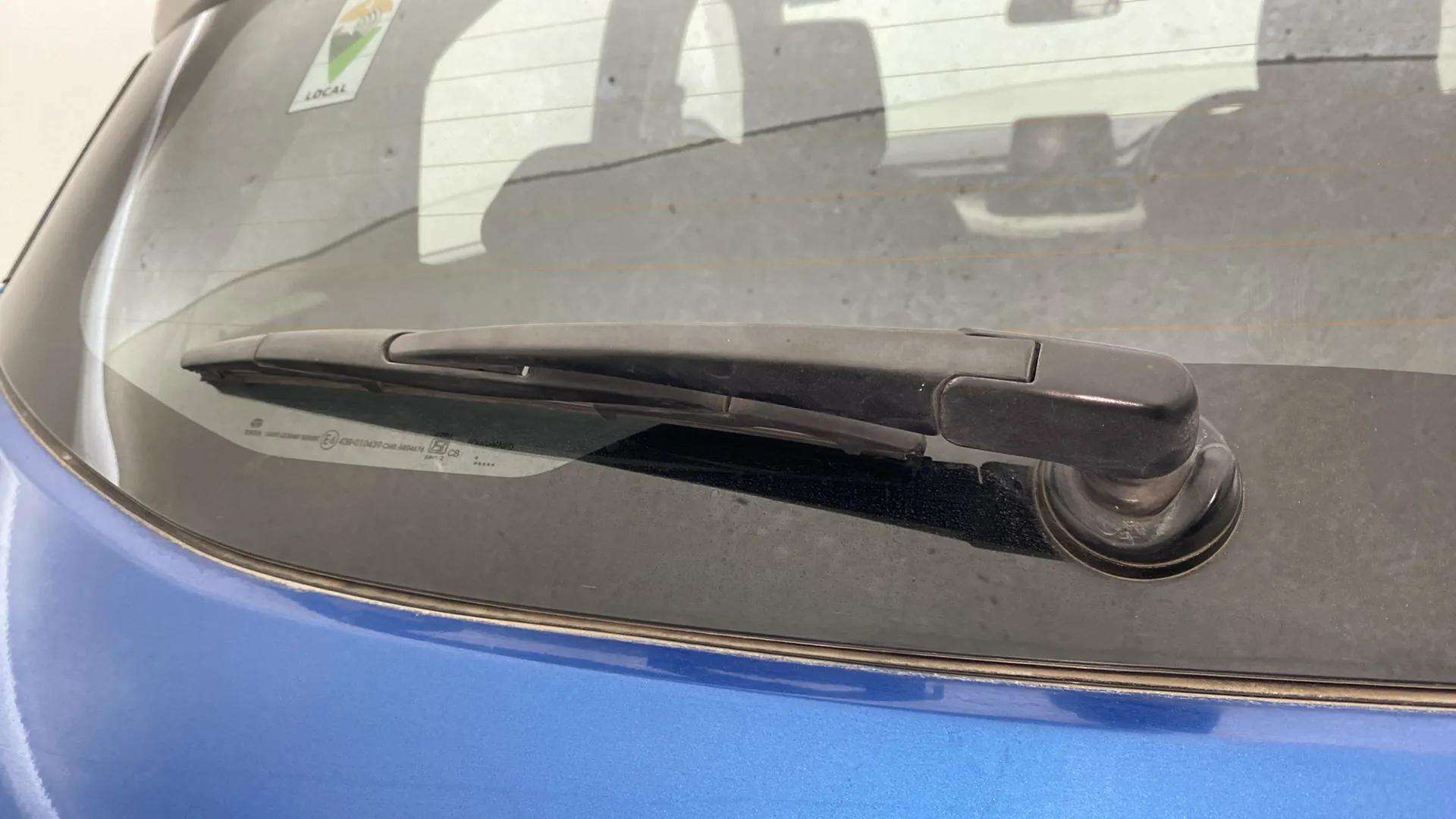 Rear-windshield-wiper-blade-24