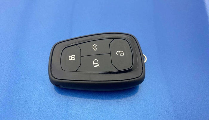2022 Tata PUNCH CREATIVE AMT 1.2 RTN DUAL TONE, Petrol, Automatic, 34,662 km, Key Close Up