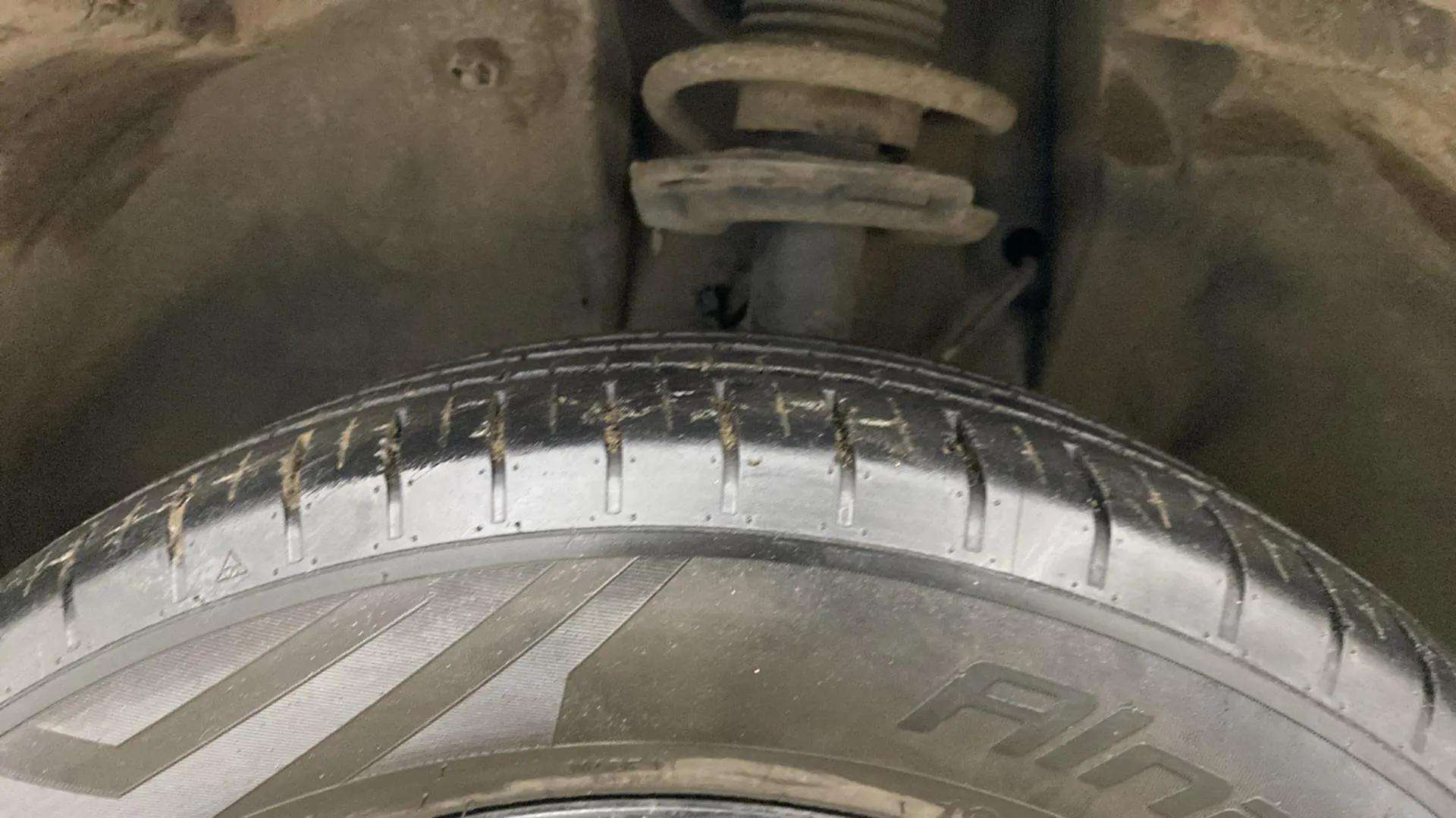 LHS-Rear-Tyre-Tread-21