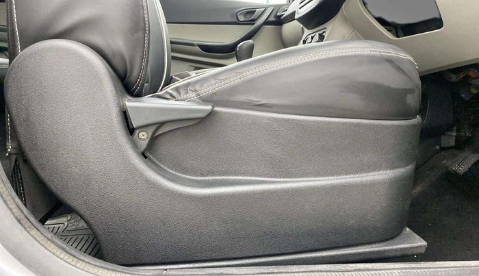 2018 Tata Tiago XM PETROL, Petrol, Manual, 37,750 km, Driver Side Adjustment Panel