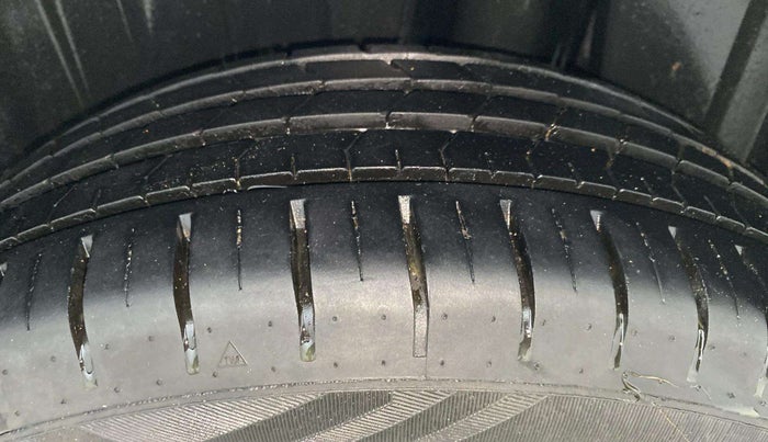 2022 Toyota Glanza V, Petrol, Manual, 12,195 km, Left Rear Tyre Tread
