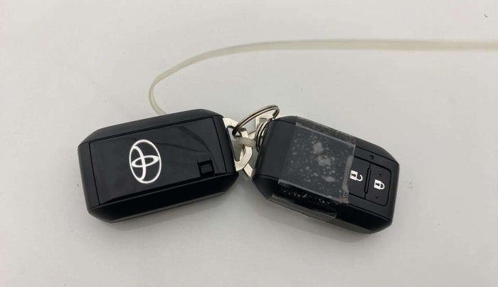 2022 Toyota Glanza V, Petrol, Manual, 12,195 km, Key Close Up
