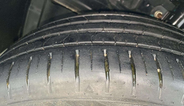 2022 Toyota Glanza V, Petrol, Manual, 12,195 km, Left Front Tyre Tread
