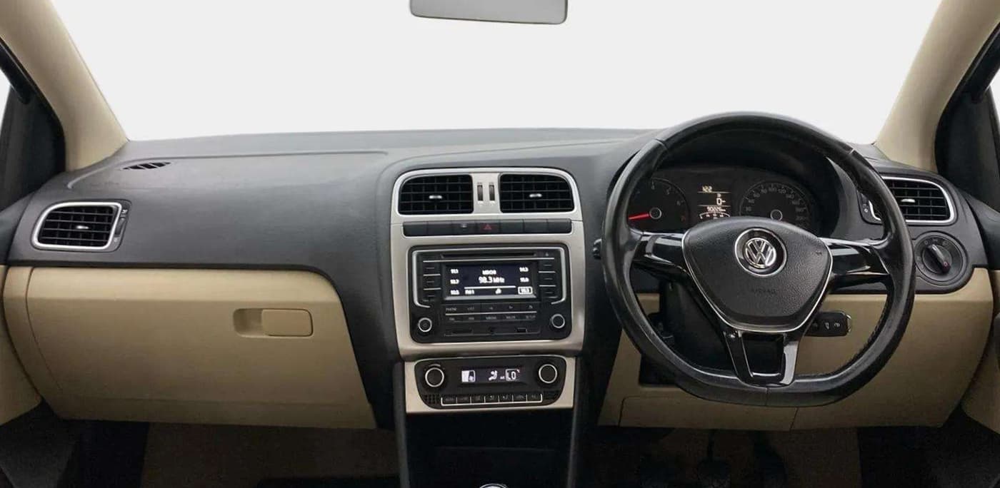 2017 Volkswagen Ameo HIGHLINE1.2L, Petrol, Manual, 90,328 km, Dashboard