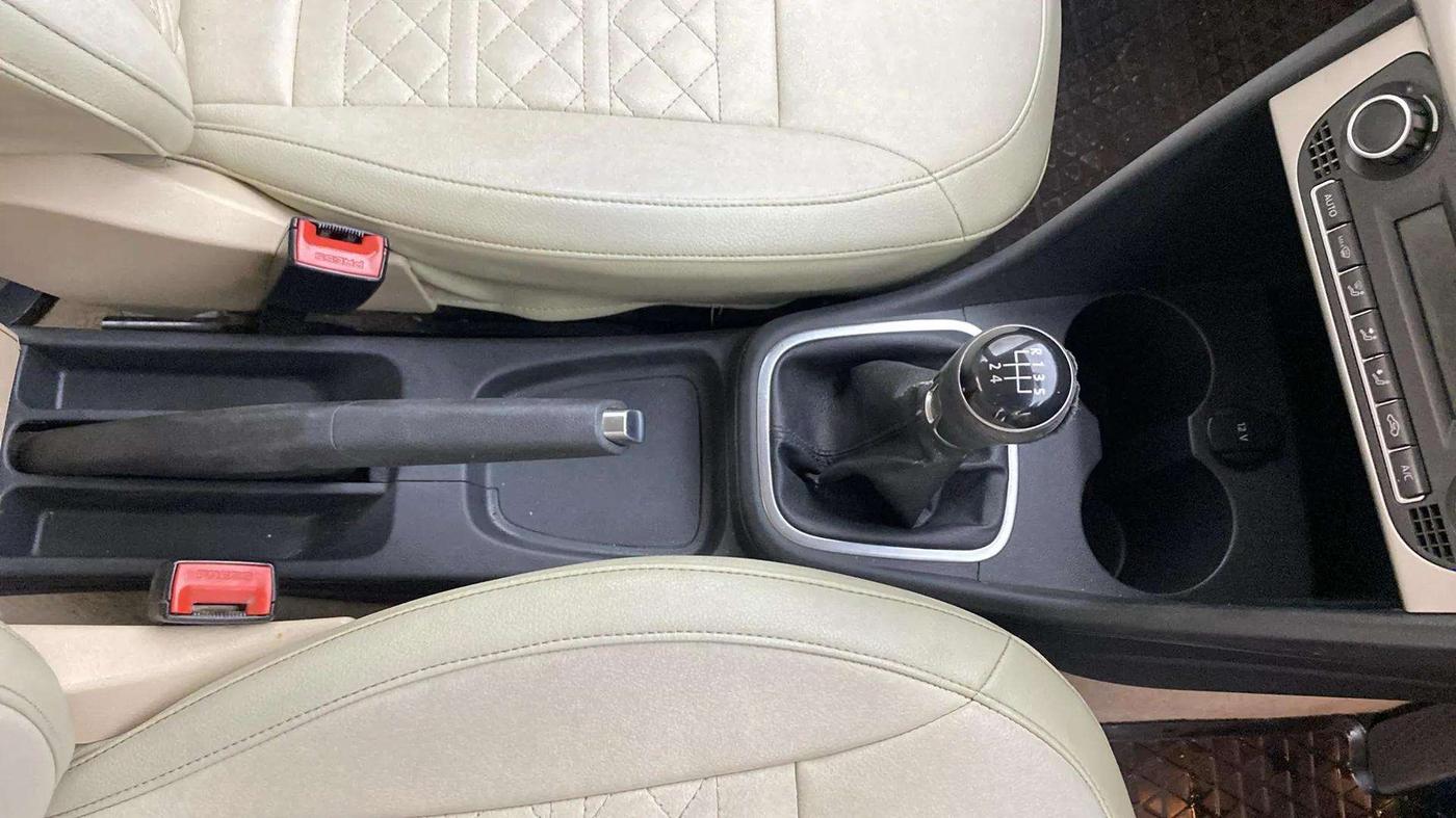 2017 Volkswagen Ameo HIGHLINE1.2L, Petrol, Manual, 90,328 km, Gear Lever
