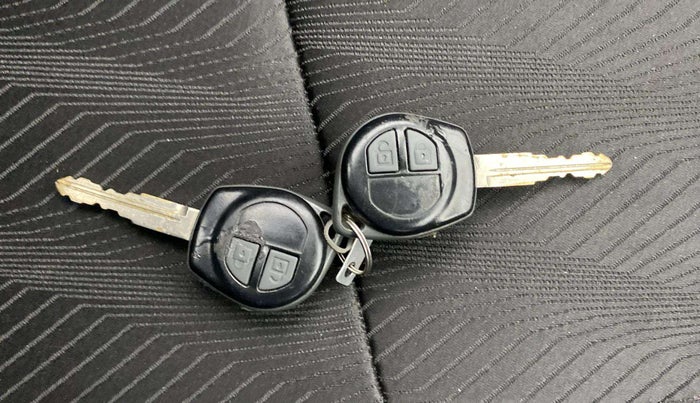 2014 Maruti Swift VXI, Petrol, Manual, 67,077 km, Key Close Up