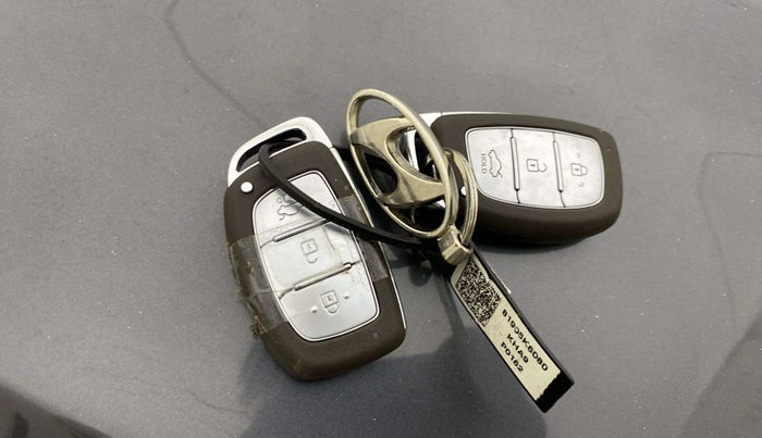 2021 Hyundai AURA SX PLUS 1.2 AMT, Petrol, Automatic, 41,735 km, Key Close Up