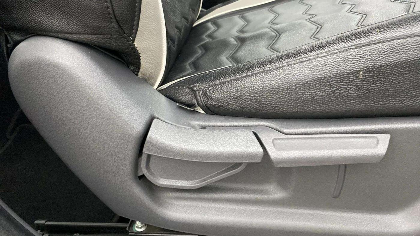 2021 Hyundai AURA SX PLUS 1.2 AMT, Petrol, Automatic, 41,735 km, Driver Side Adjustment Panel