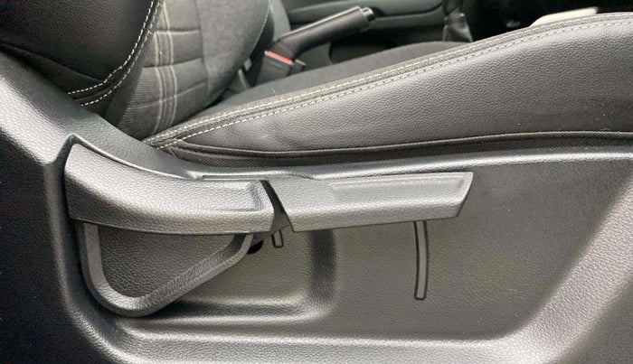 2024 KIA SONET HTK (O) 1.2 Petrol MT, Petrol, Manual, 7,905 km, Driver Side Adjustment Panel