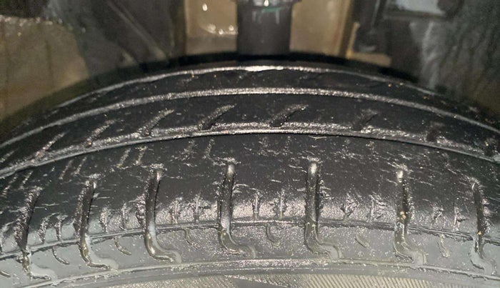 2017 Renault Kwid RXT 0.8, Petrol, Manual, 67,289 km, Right Front Tyre Tread