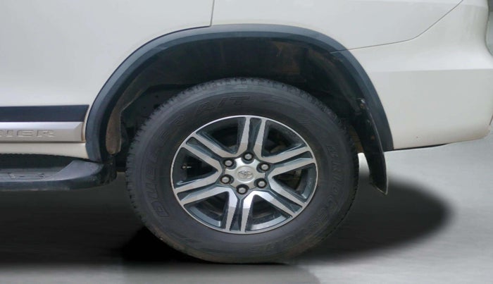 2018 Toyota Fortuner 2.8 4X2 MT, Diesel, Manual, 81,350 km, Left Rear Wheel