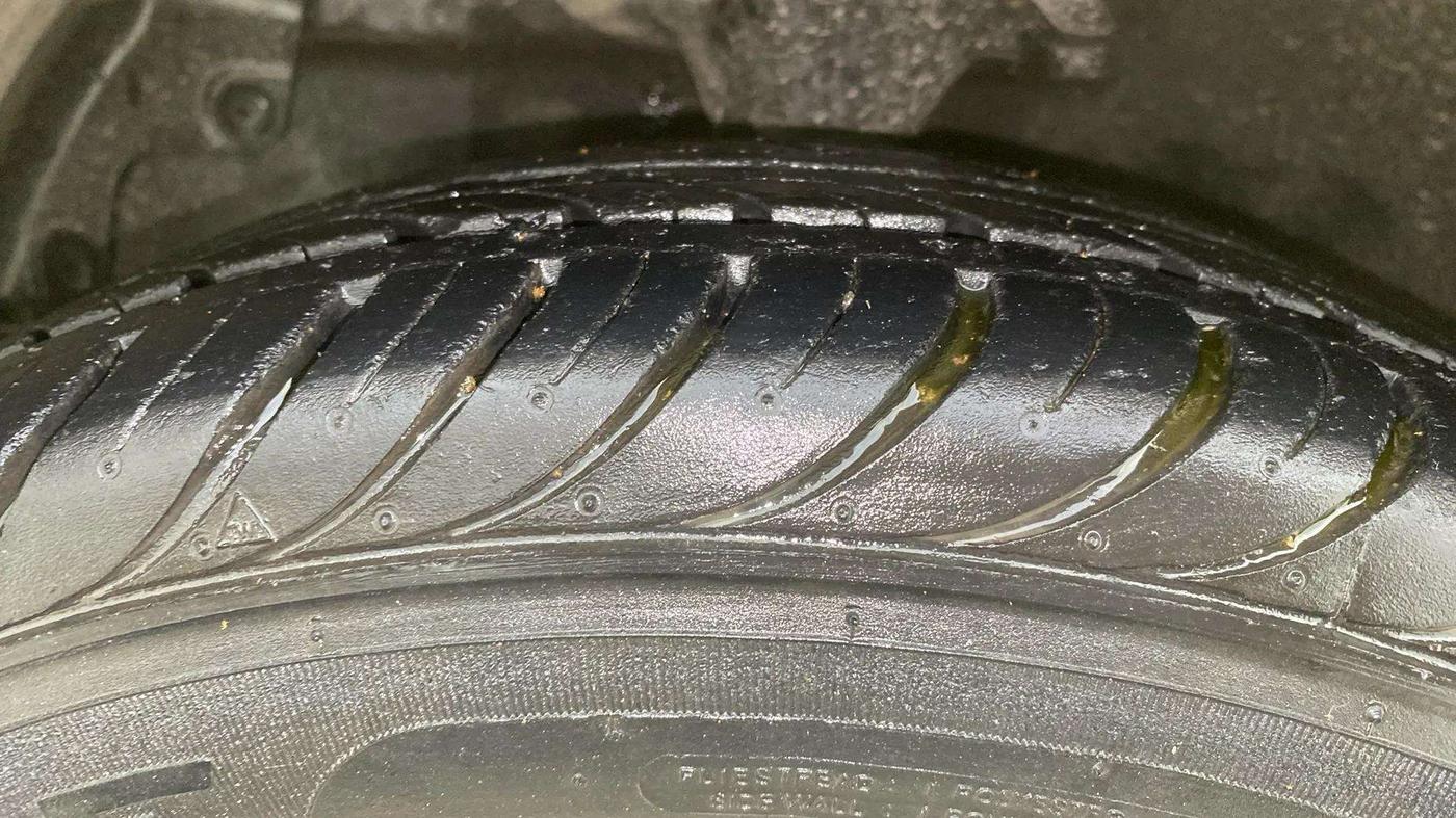 2014 Hyundai Eon SPORTZ, Petrol, Manual, 10,355 km, Left Front Tyre Tread