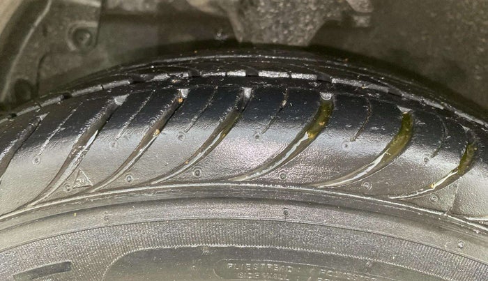 2014 Hyundai Eon SPORTZ, Petrol, Manual, 10,355 km, Left Front Tyre Tread