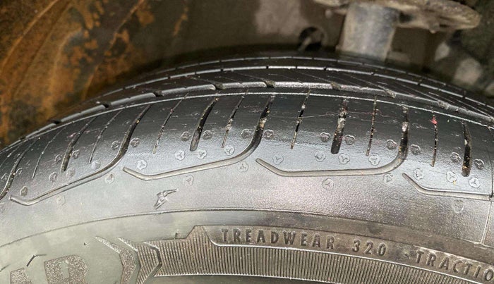 2017 Maruti Baleno ALPHA PETROL 1.2, Petrol, Manual, 63,466 km, Right Front Tyre Tread