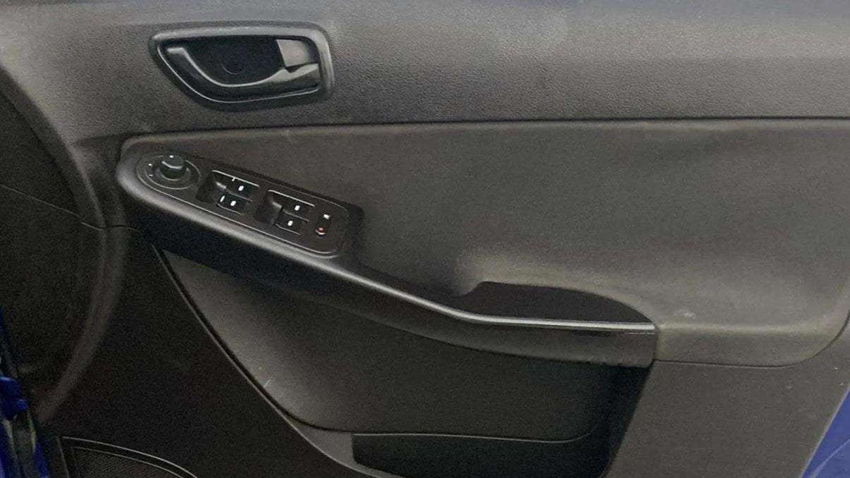 Driver-side-door-panel-control-39