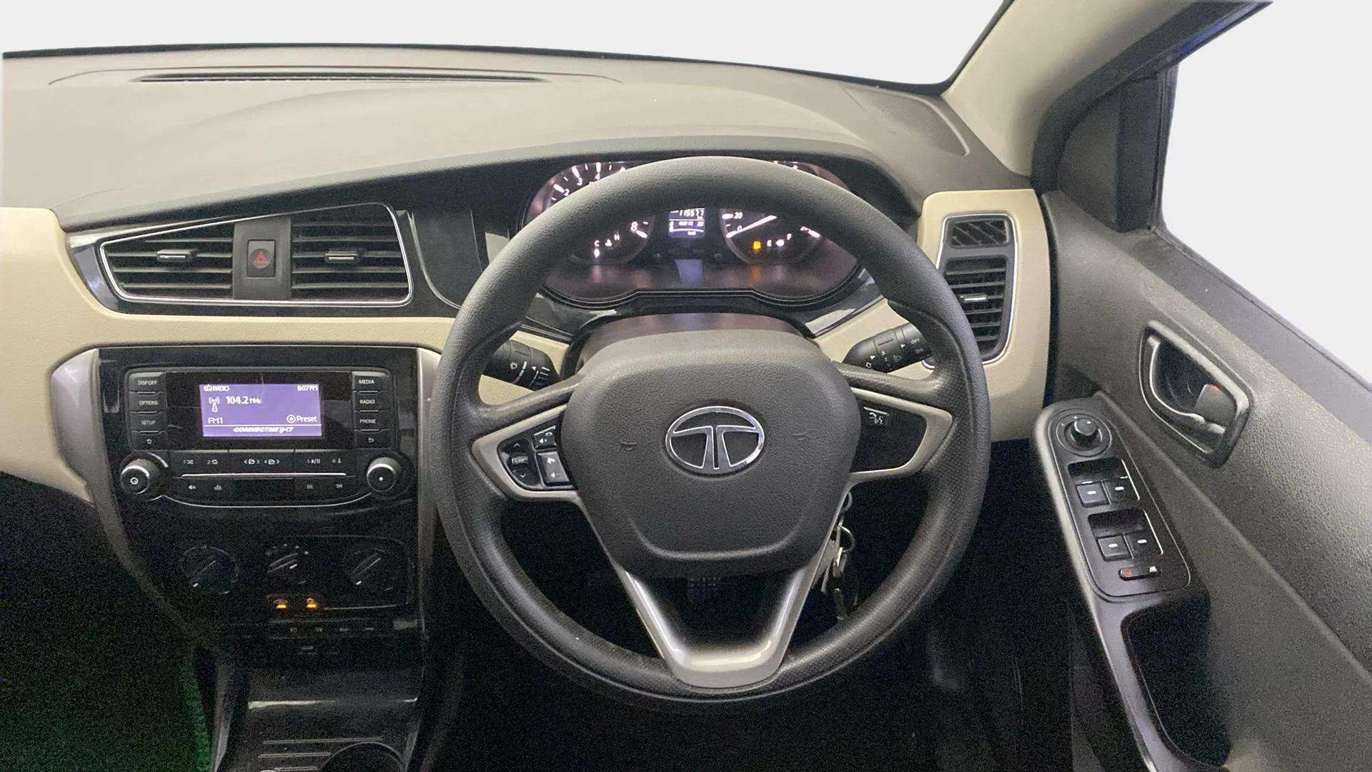 Steering-wheel-close-up-29