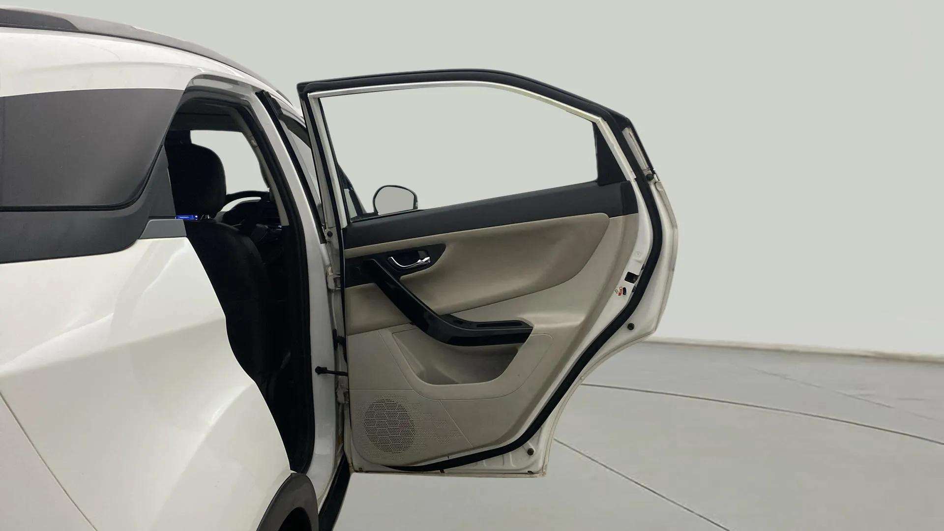 RHS-Rear-Door-Open-33