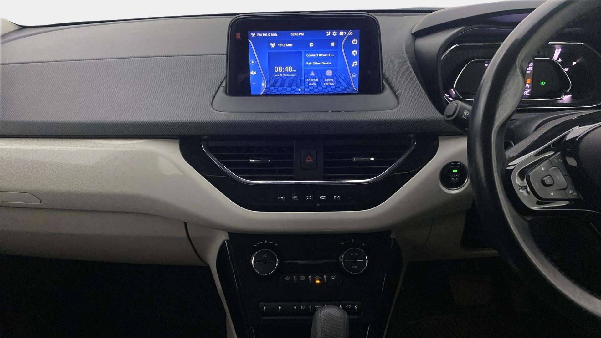 Center-console---infotainment-28