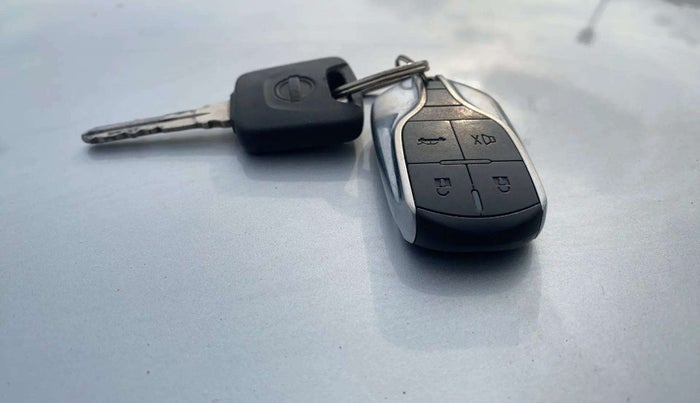 2021 Nissan MAGNITE XE, Petrol, Manual, 16,858 km, Key Close Up