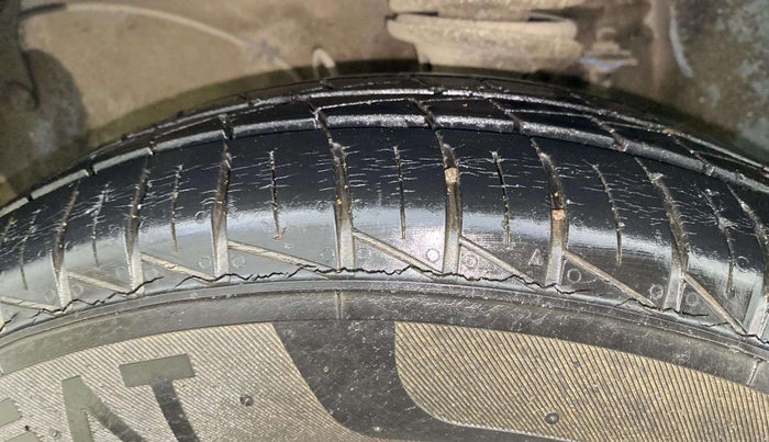 2019 Maruti Alto VXI, Petrol, Manual, 8,360 km, Left Front Tyre Tread