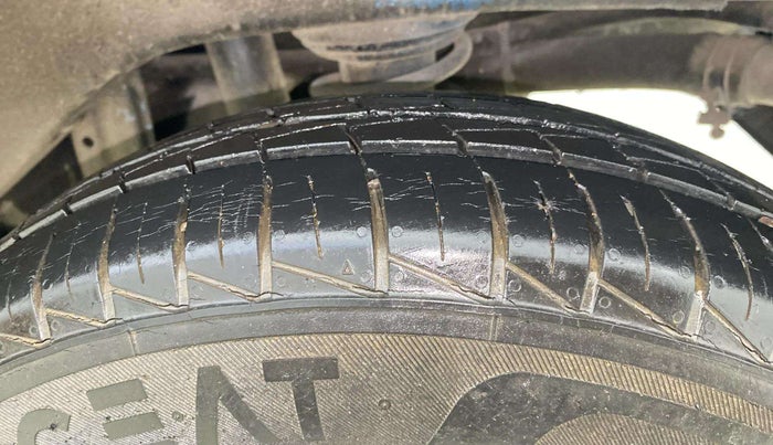 2019 Maruti Alto VXI, Petrol, Manual, 8,360 km, Left Rear Tyre Tread
