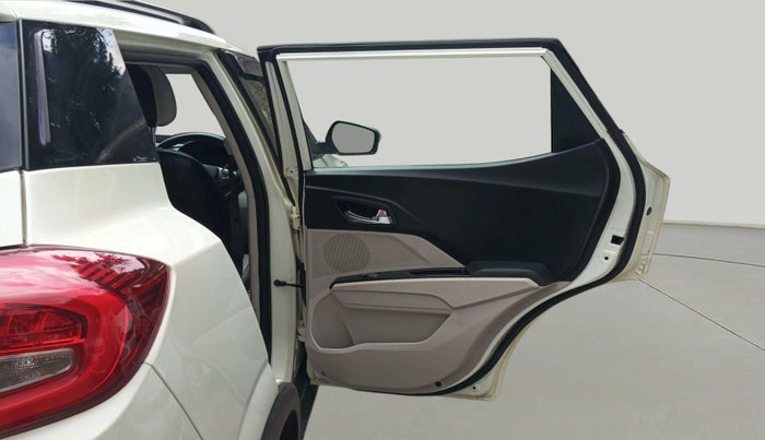 2019 Mahindra XUV300 W8 (O) 1.5 DIESEL, Diesel, Manual, 1,13,168 km, RHS Rear Door
