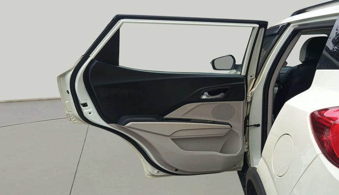 2019 Mahindra XUV300 W8 (O) 1.5 DIESEL, Diesel, Manual, 1,13,168 km, LHS Rear Door