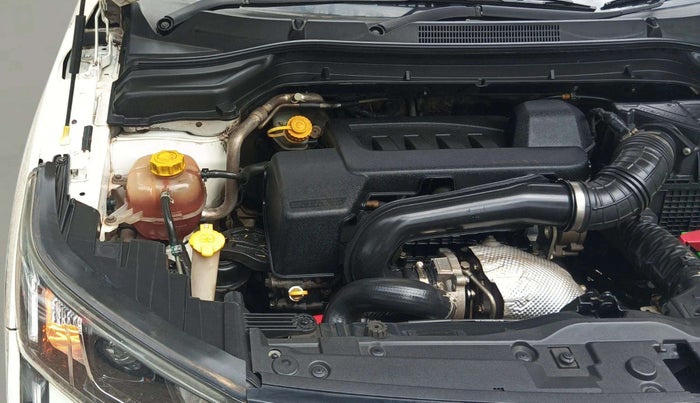 2019 Mahindra XUV300 W8 (O) 1.5 DIESEL, Diesel, Manual, 1,13,168 km, Engine View - Right