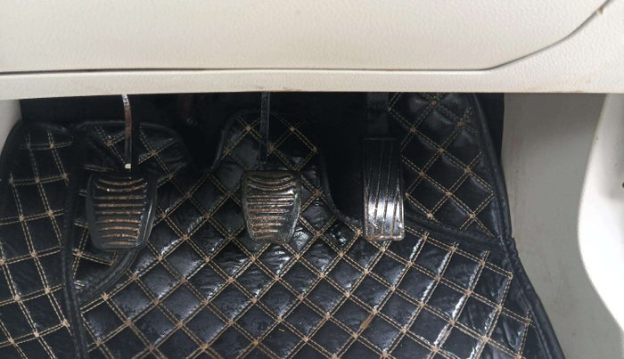 2019 Mahindra XUV300 W8 (O) 1.5 DIESEL, Diesel, Manual, 1,13,168 km, Pedals
