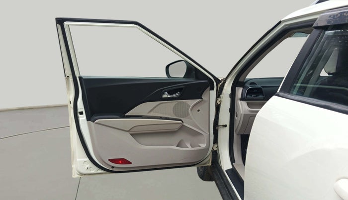 2019 Mahindra XUV300 W8 (O) 1.5 DIESEL, Diesel, Manual, 1,13,168 km, LHS Front Door