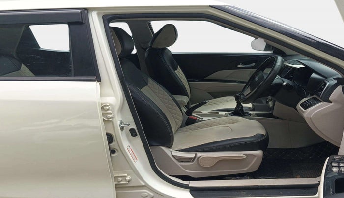 2019 Mahindra XUV300 W8 (O) 1.5 DIESEL, Diesel, Manual, 1,13,168 km, Right Side Front Door Cabin