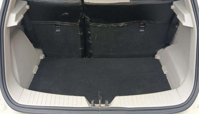 2019 Mahindra XUV300 W8 (O) 1.5 DIESEL, Diesel, Manual, 1,13,168 km, Boot Open Zoomed View