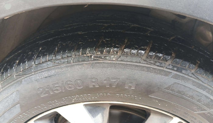 2019 Mahindra XUV300 W8 (O) 1.5 DIESEL, Diesel, Manual, 1,13,168 km, Right Front Tyre Tread