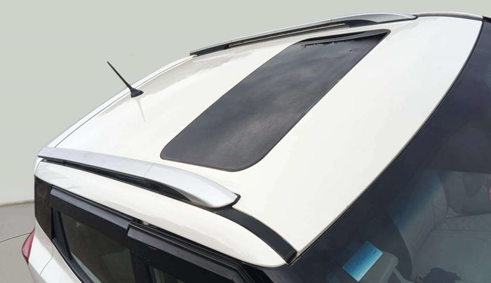 2019 Mahindra XUV300 W8 (O) 1.5 DIESEL, Diesel, Manual, 1,13,168 km, Roof