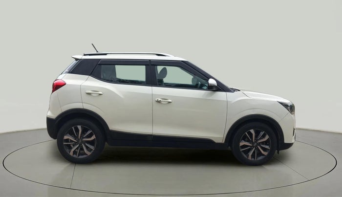 2019 Mahindra XUV300 W8 (O) 1.5 DIESEL, Diesel, Manual, 1,13,168 km, Right Side View