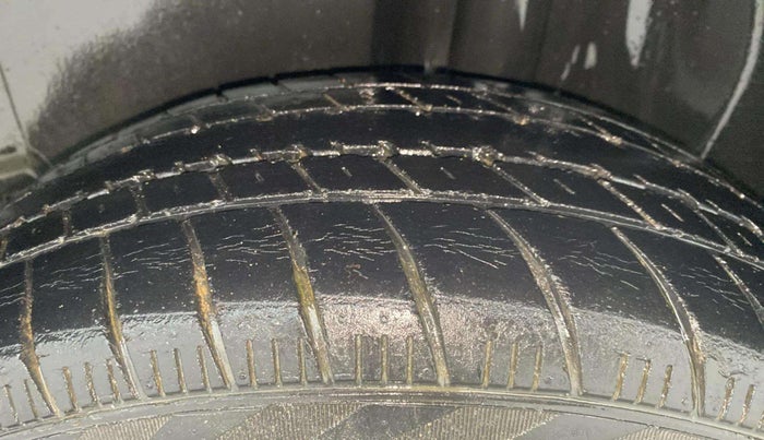 2013 Volkswagen Polo COMFORTLINE 1.2L PETROL, Petrol, Manual, 56,736 km, Left Rear Tyre Tread