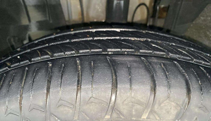 2020 Renault TRIBER RXT, Petrol, Manual, 37,016 km, Left Front Tyre Tread