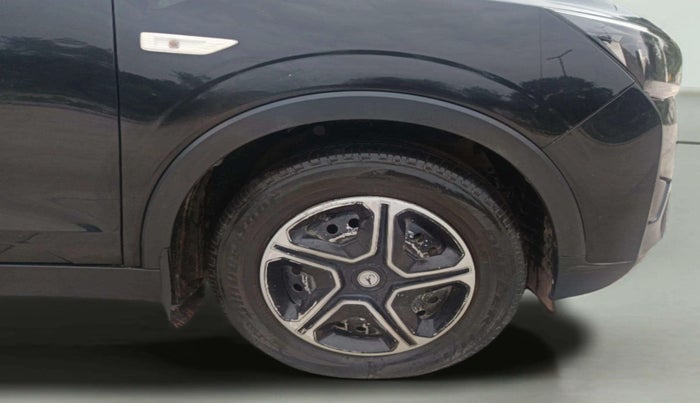2021 Mahindra XUV300 W4 1.2 PETROL, Petrol, Manual, 45,836 km, Right Front Wheel