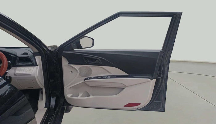 2021 Mahindra XUV300 W4 1.2 PETROL, Petrol, Manual, 45,836 km, RHS Front Door