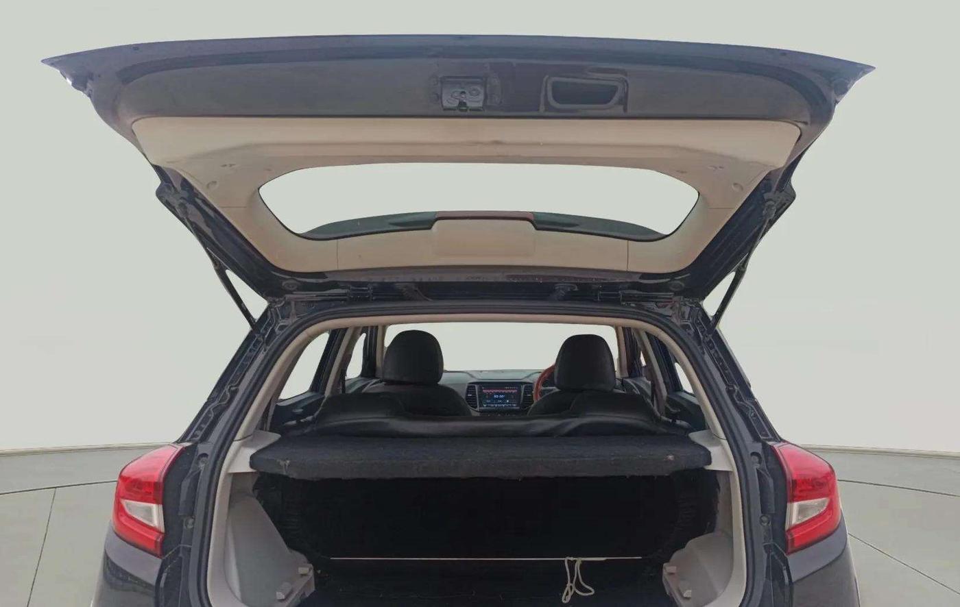 2021 Mahindra XUV300 W4 1.2 PETROL, Petrol, Manual, 45,836 km, Boot Door Open