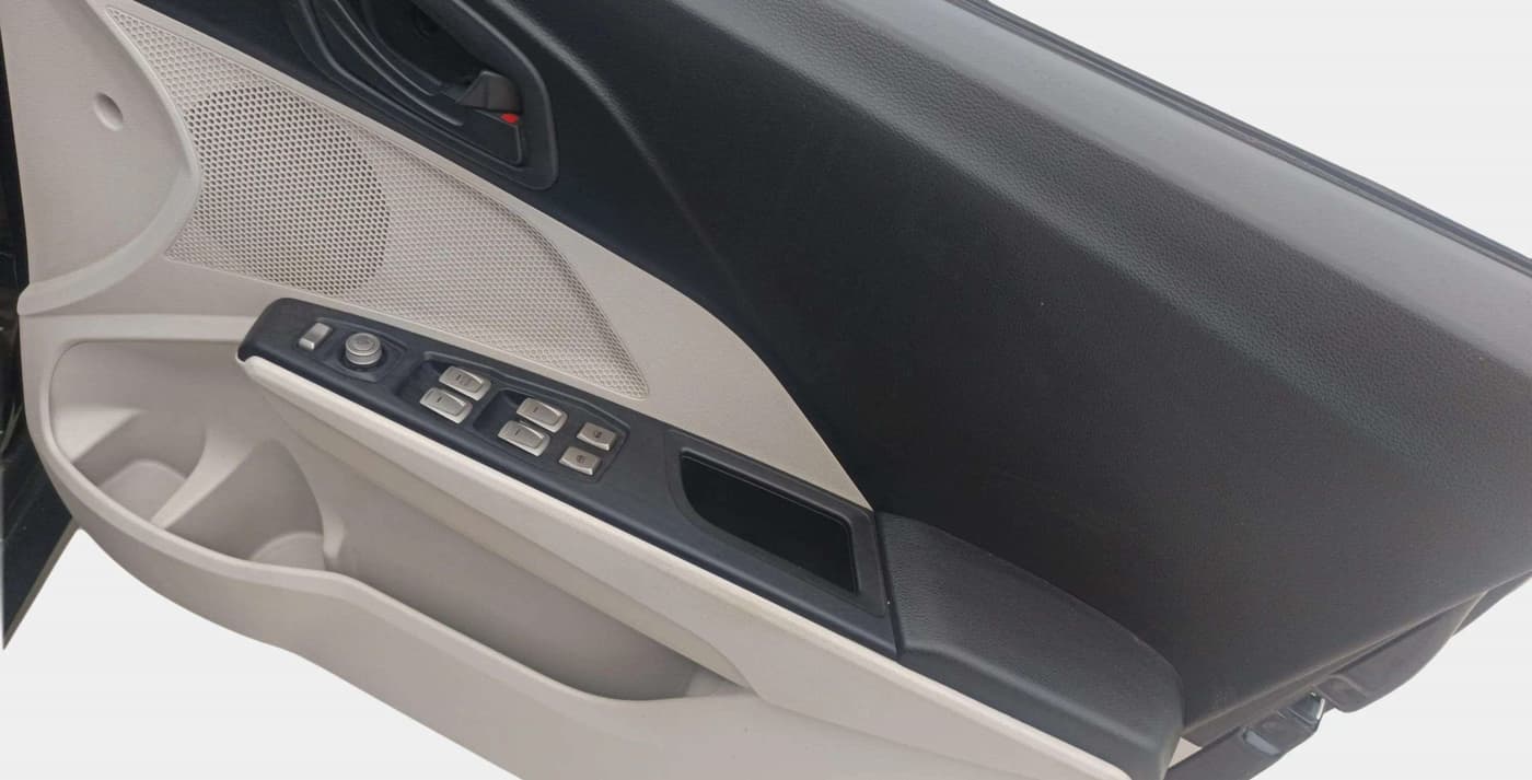 2021 Mahindra XUV300 W4 1.2 PETROL, Petrol, Manual, 45,836 km, Driver Side Door Panels Control