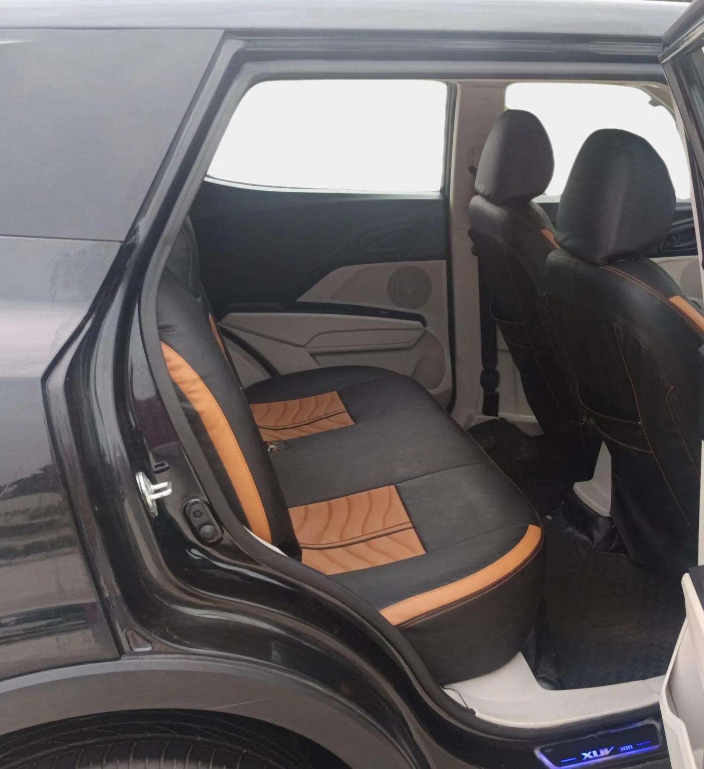 2021 Mahindra XUV300 W4 1.2 PETROL, Petrol, Manual, 45,836 km, Right Side Rear Door Cabin