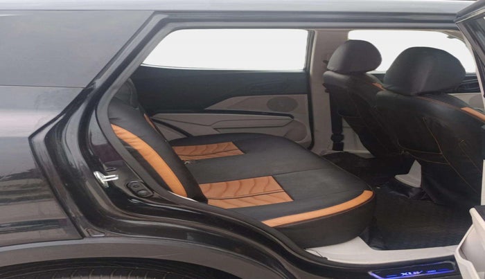 2021 Mahindra XUV300 W4 1.2 PETROL, Petrol, Manual, 45,836 km, Right Side Rear Door Cabin