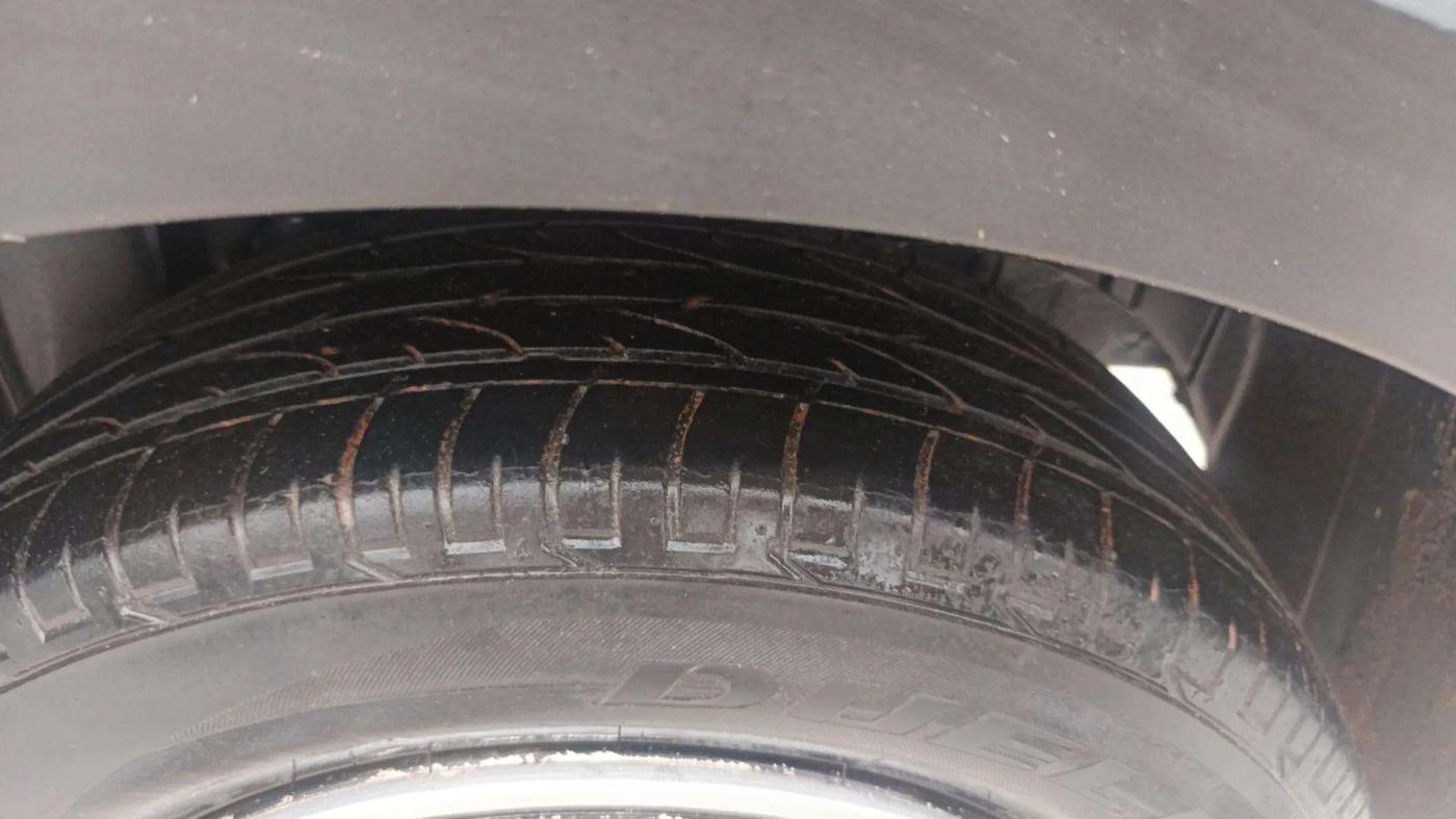 2021 Mahindra XUV300 W4 1.2 PETROL, Petrol, Manual, 45,836 km, Left Rear Tyre Tread